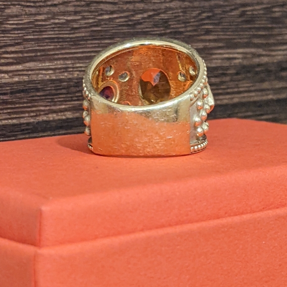 Beautiful Ring - Picture 3 of 6